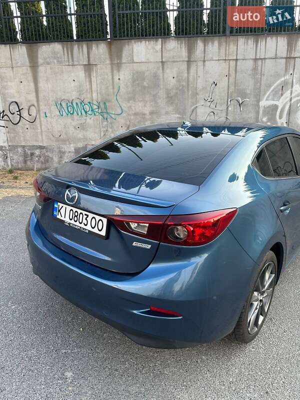 Седан Mazda 3 2018 в Киеве