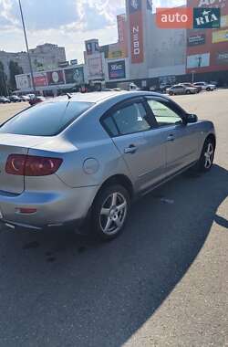 Седан Mazda 3 2004 в 