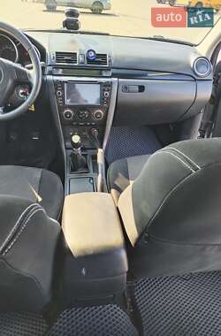 Седан Mazda 3 2004 в 