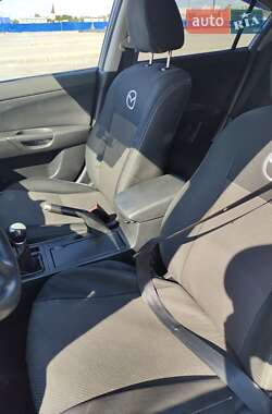 Седан Mazda 3 2004 в 