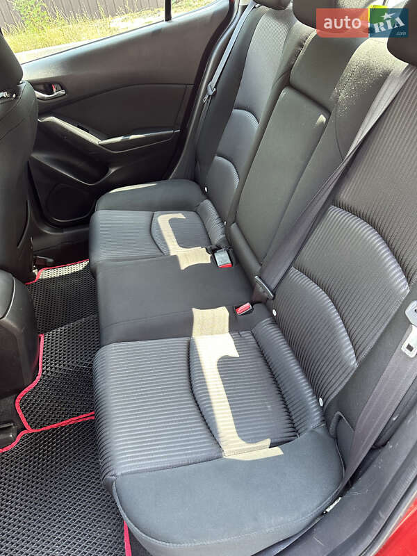 Седан Mazda 3 2015 в Киеве