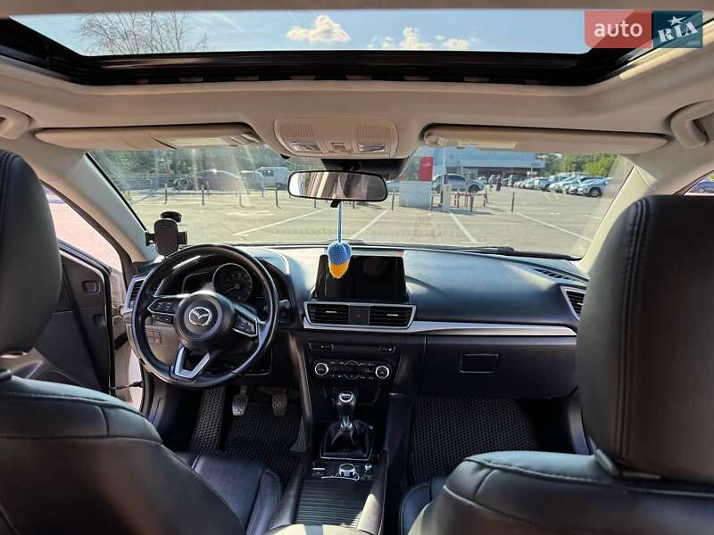 Седан Mazda 3 2017 в Харькове