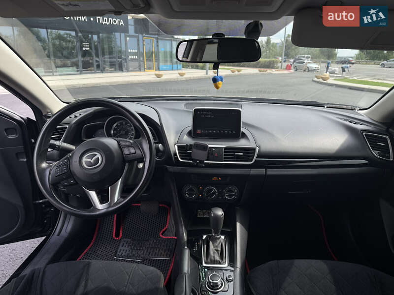 Седан Mazda 3 2015 в Киеве