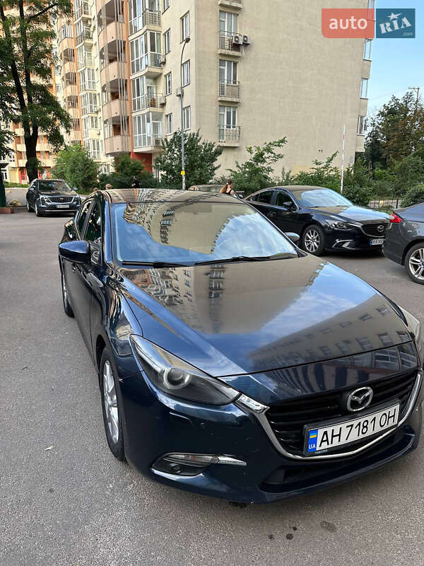 Седан Mazda 3 2016 в Киеве