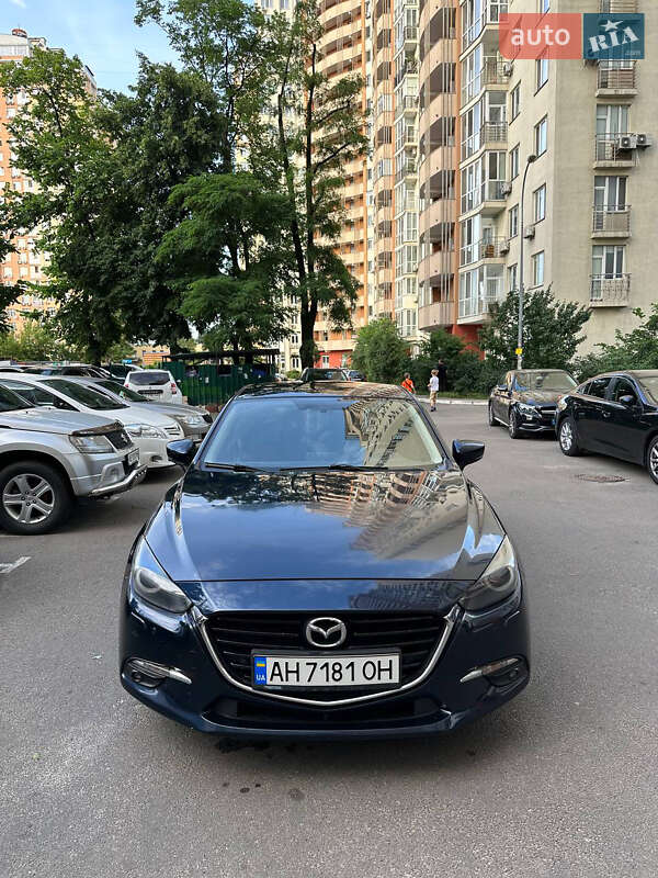 Седан Mazda 3 2016 в Киеве