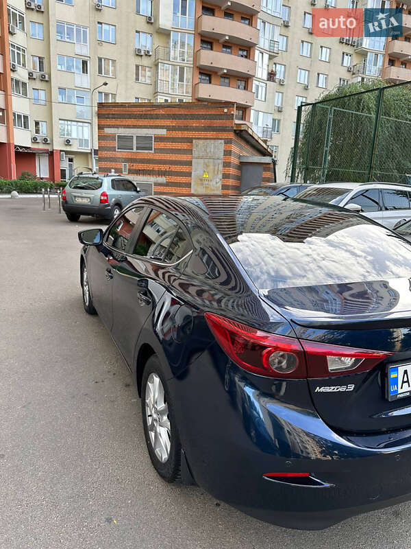 Седан Mazda 3 2016 в Киеве