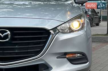 Седан Mazda 3 2017 в 