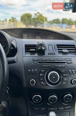 Седан Mazda 3 2011 в 