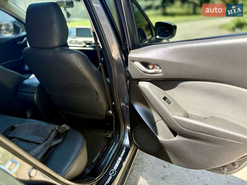 Седан Mazda 3 2015 в Петропавловке