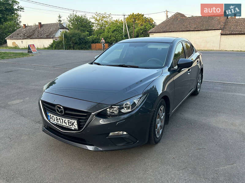 Седан Mazda 3 2015 в Берегово