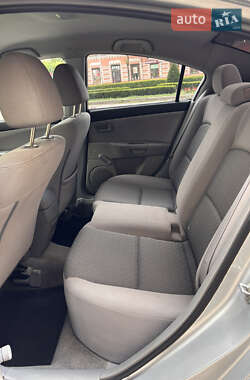 Седан Mazda 3 2004 в 