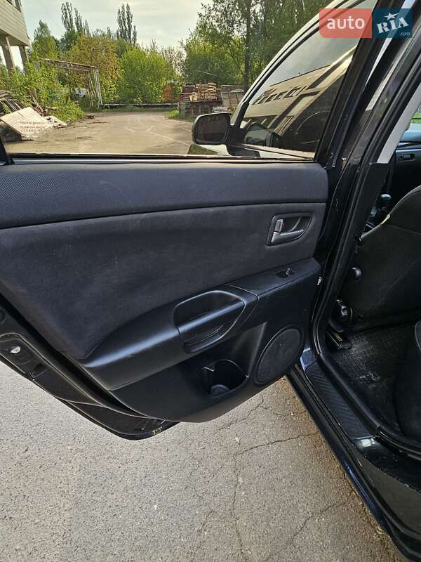 Седан Mazda 3 2004 в Киеве
