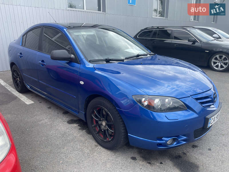 Седан Mazda 3 2004 в 