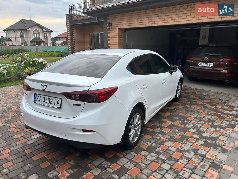 Седан Mazda 3 2015 в Киеве