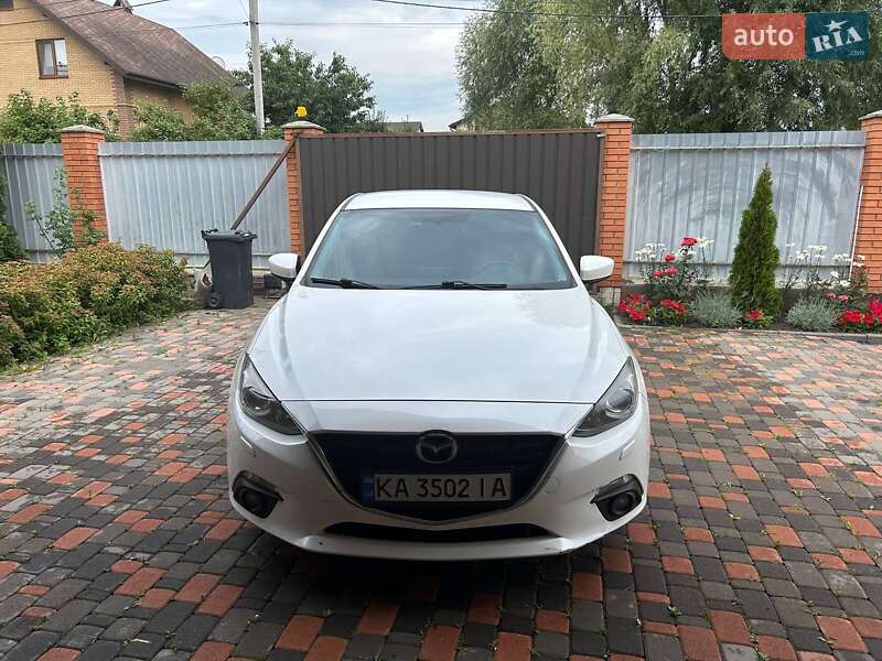Седан Mazda 3 2015 в Киеве