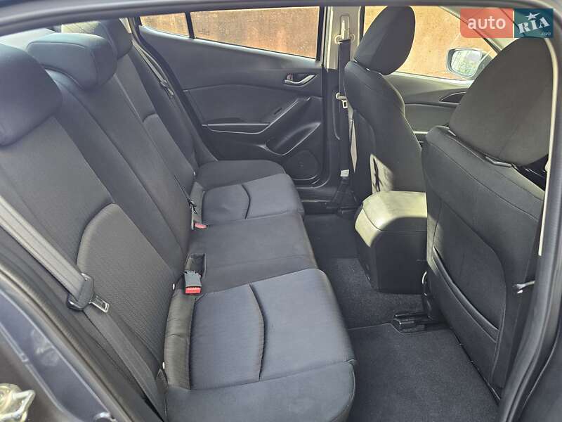 Седан Mazda 3 2016 в Львове
