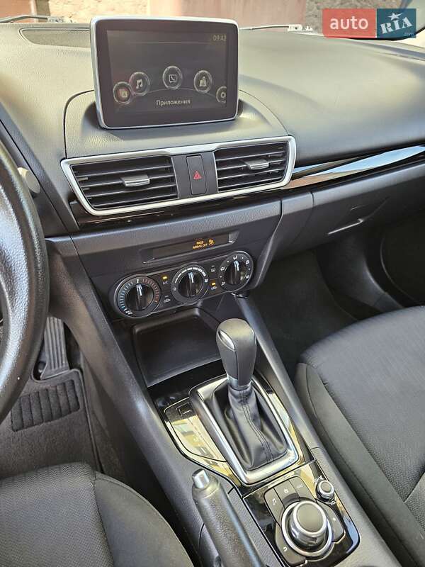 Седан Mazda 3 2016 в Львове