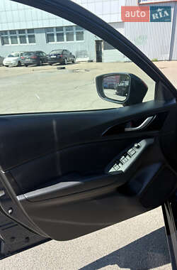 Хэтчбек Mazda 3 2015 в 