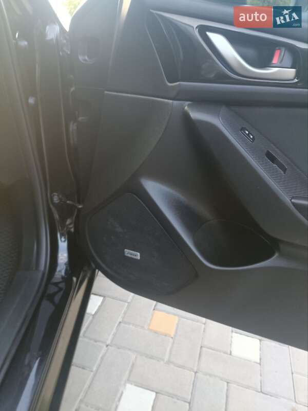Седан Mazda 3 2015 в Києві