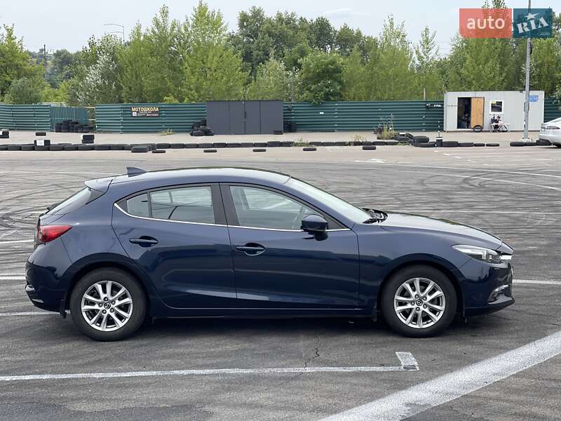 Хэтчбек Mazda 3 2018 в Киеве