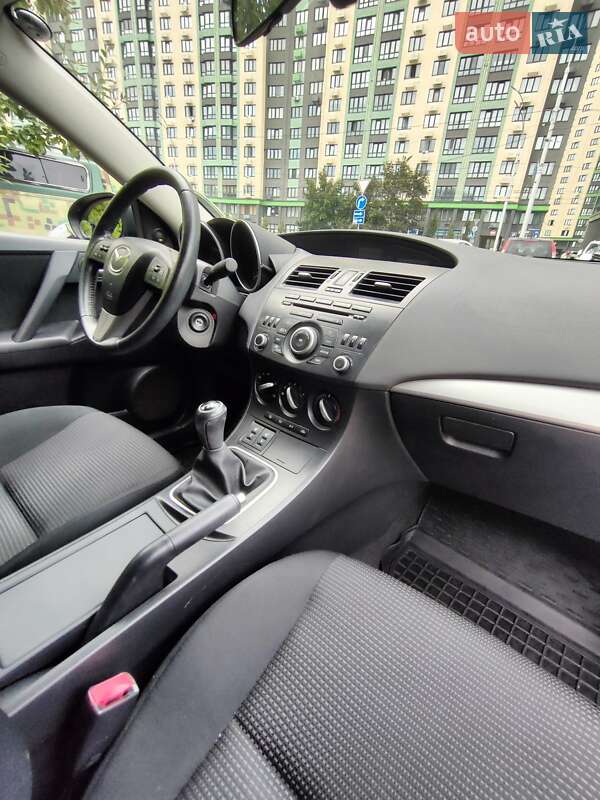 Седан Mazda 3 2011 в Броварах