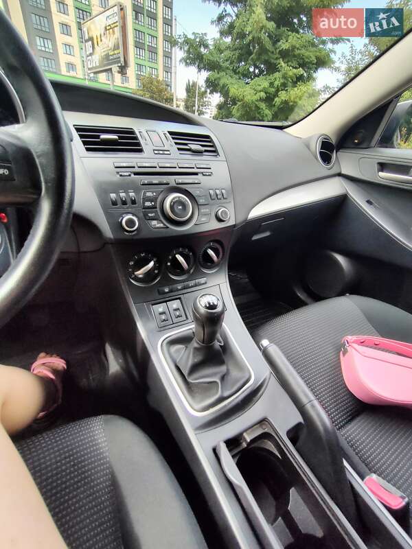 Седан Mazda 3 2011 в Броварах