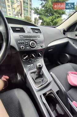 Седан Mazda 3 2011 в 