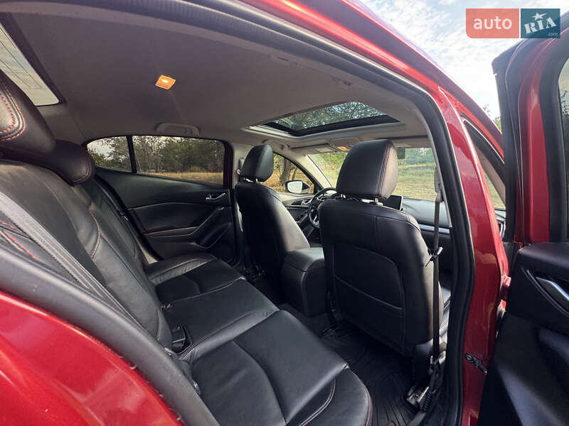 Седан Mazda 3 2014 в Днепре