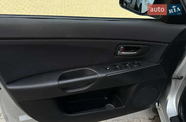 Хэтчбек Mazda 3 2004 в 