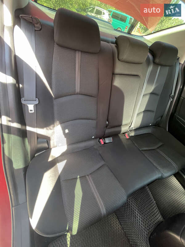 Седан Mazda 3 2016 в Днепре