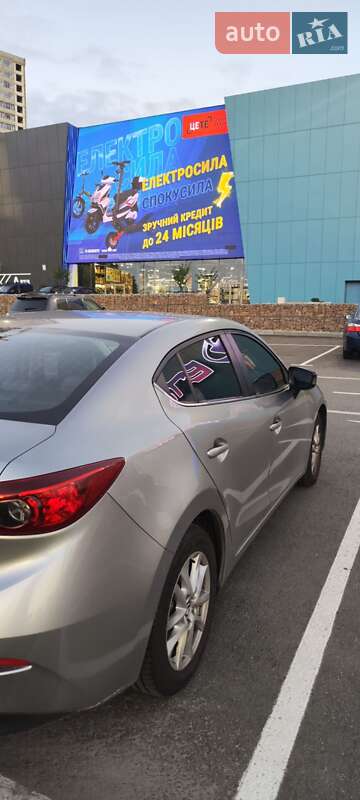 Седан Mazda 3 2016 в Киеве