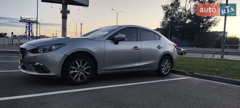 Седан Mazda 3 2016 в Киеве