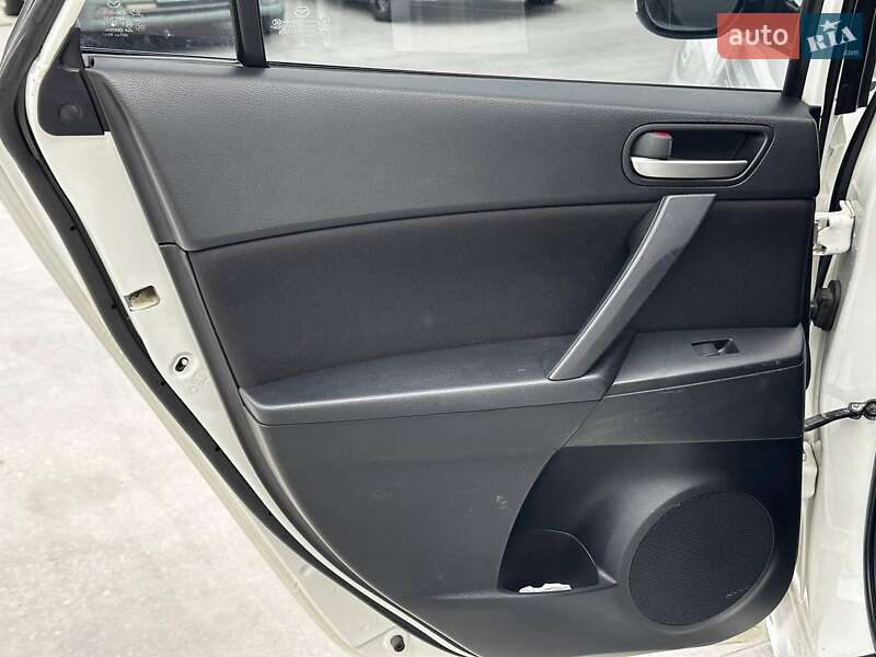 Хэтчбек Mazda 3 2012 в Львове