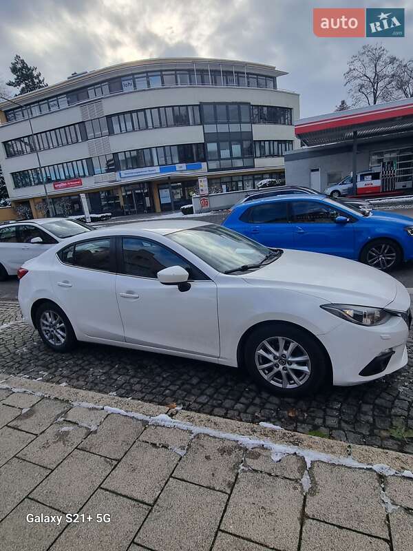 Седан Mazda 3 2016 в Львове