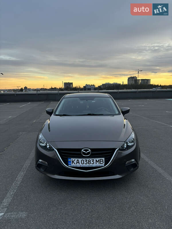 Седан Mazda 3 2016 в Киеве