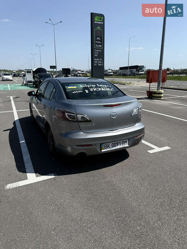 Седан Mazda 3 2012 в Ровно