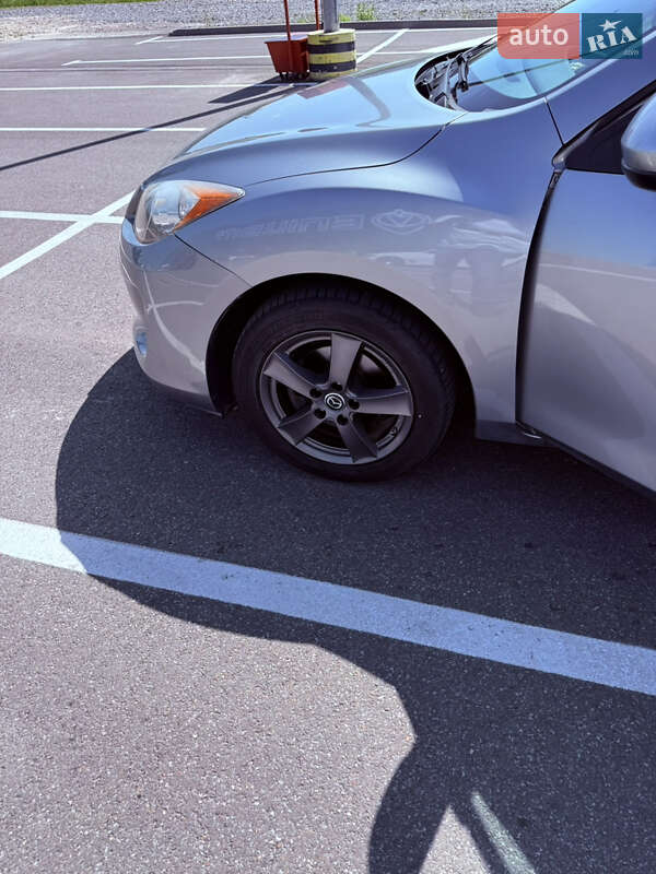 Седан Mazda 3 2012 в Ровно