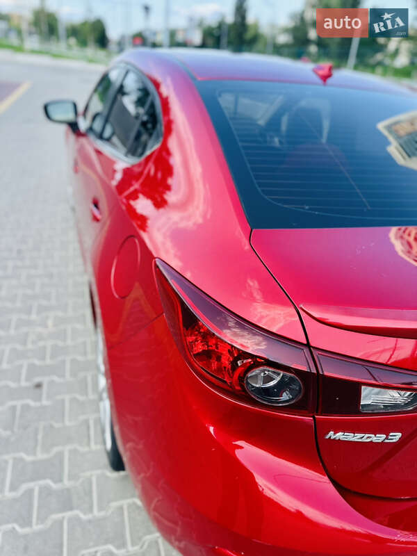 Седан Mazda 3 2016 в Киеве