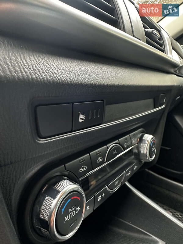 Седан Mazda 3 2016 в Киеве