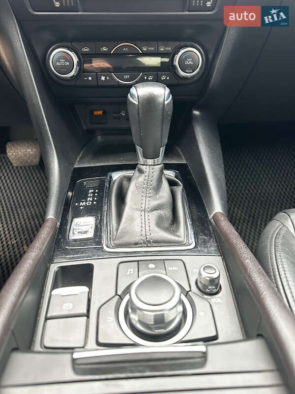 Седан Mazda 3 2016 в Киеве