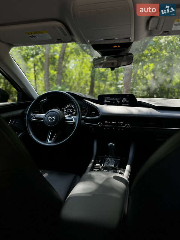 Седан Mazda 3 2019 в Южноукраинске