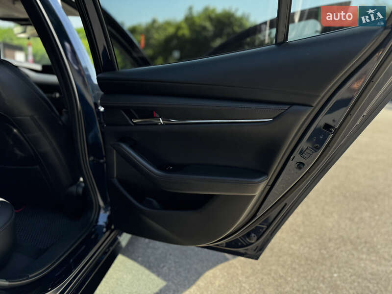 Седан Mazda 3 2019 в Южноукраинске