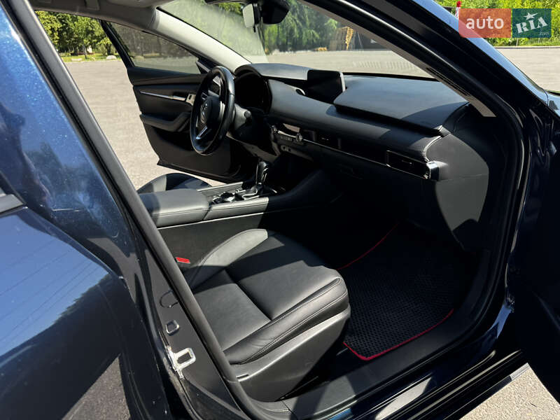 Седан Mazda 3 2019 в Южноукраинске
