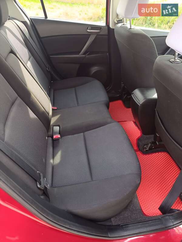 Седан Mazda 3 2011 в Могилев-Подольске