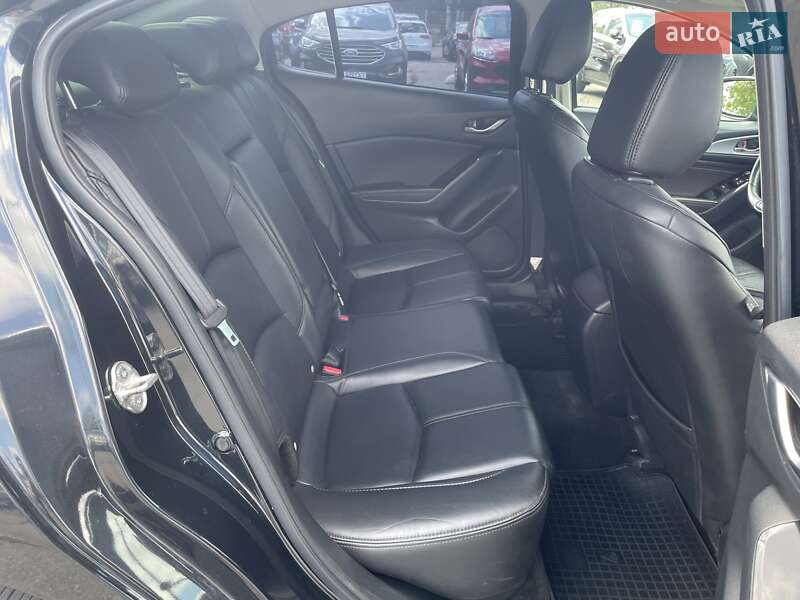 Седан Mazda 3 2018 в Днепре