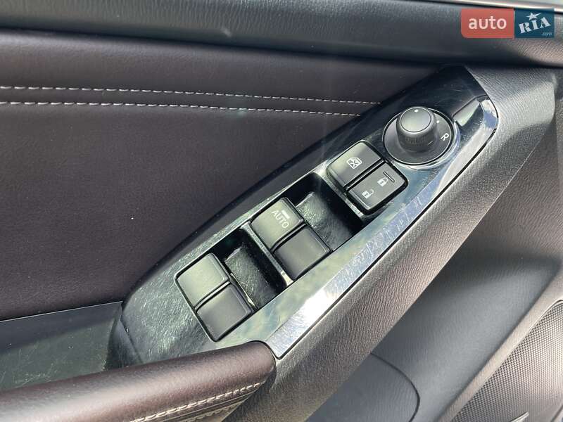 Седан Mazda 3 2018 в Днепре