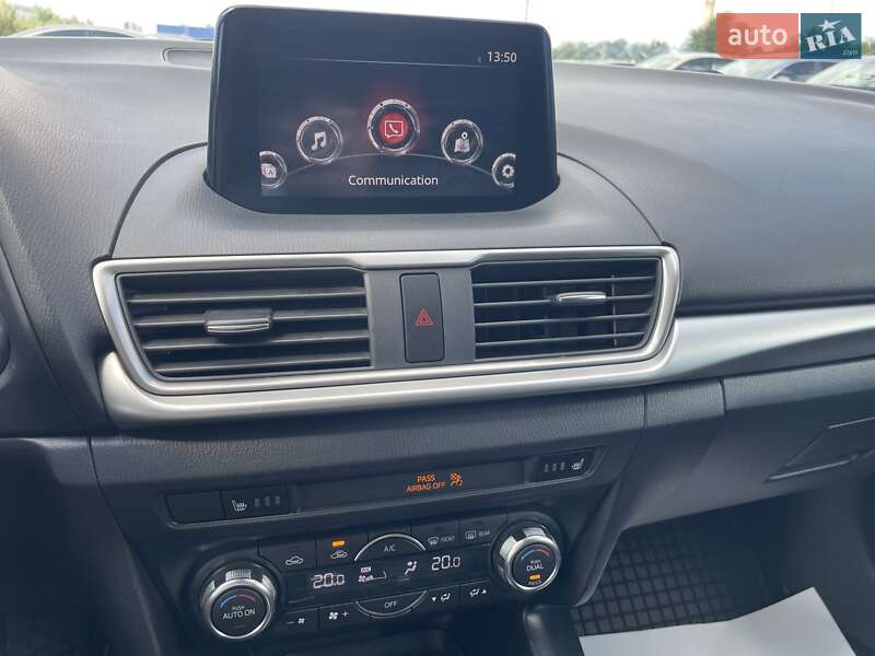 Седан Mazda 3 2018 в Днепре