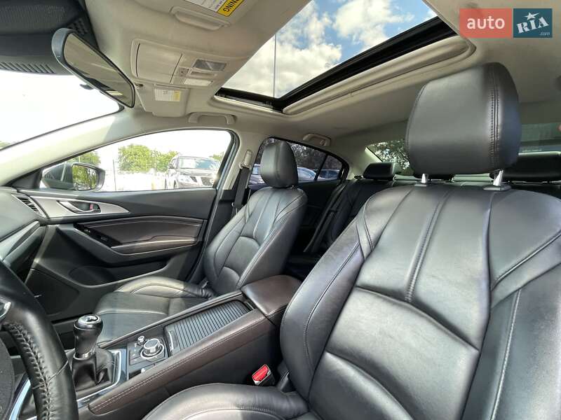 Седан Mazda 3 2018 в Днепре