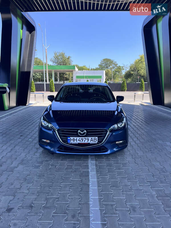Седан Mazda 3 2018 в 
