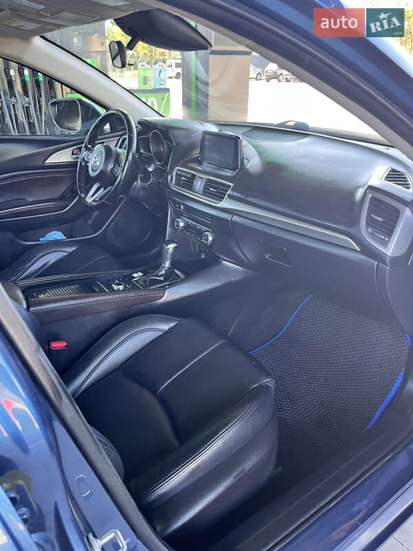 Седан Mazda 3 2018 в Одессе